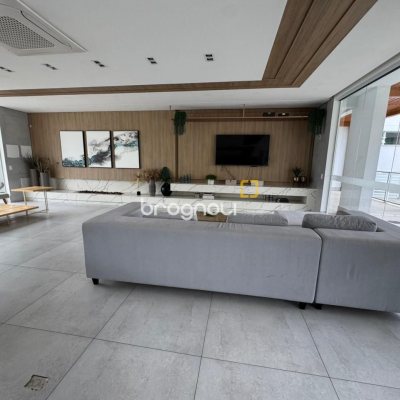 Cobertura com 166m², 3 quartos (sendo 1 suíte), 2 garagens, no bairro Jurerê em Florianópolis