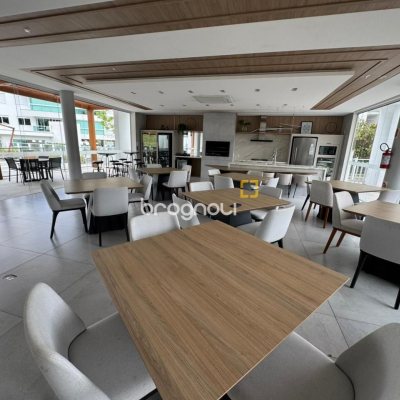 Cobertura com 166m², 3 quartos (sendo 1 suíte), 2 garagens, no bairro Jurerê em Florianópolis