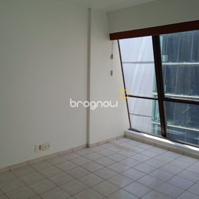 Sala com 57m², no bairro Centro em Florianópolis
