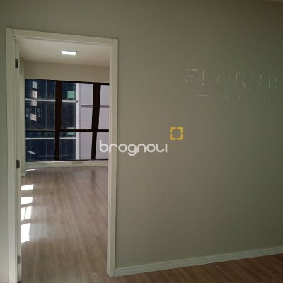 Sala com 57m², no bairro Centro em Florianópolis