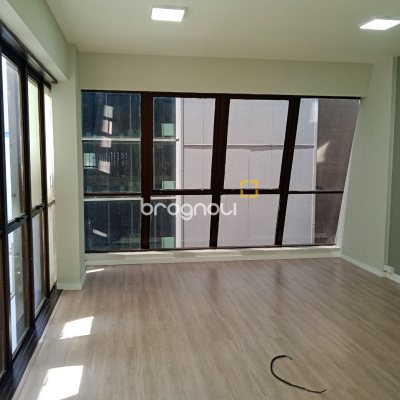 Sala com 57m², no bairro Centro em Florianópolis