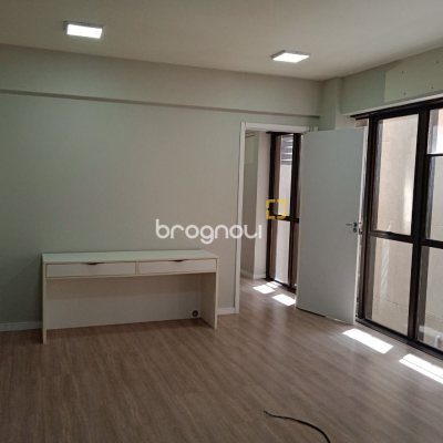 Sala com 57m², no bairro Centro em Florianópolis