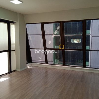 Sala com 57m², no bairro Centro em Florianópolis