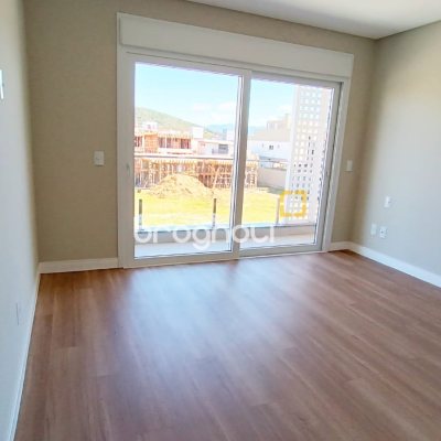 Casa com 178m², 3 quartos (sendo 3 suítes), 1 garagem, no bairro Rio Tavares em Florianópolis