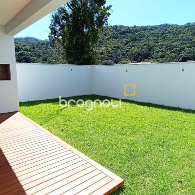 Casa com 178m², 3 quartos (sendo 3 suítes), 1 garagem, no bairro Rio Tavares em Florianópolis