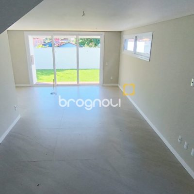 Casa com 178m², 3 quartos (sendo 3 suítes), 1 garagem, no bairro Rio Tavares em Florianópolis