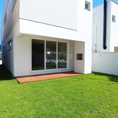Casa com 178m², 3 quartos (sendo 3 suítes), 1 garagem, no bairro Rio Tavares em Florianópolis