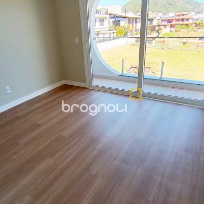 Casa com 178m², 3 quartos (sendo 3 suítes), 1 garagem, no bairro Rio Tavares em Florianópolis