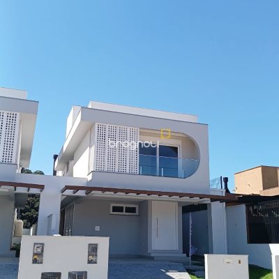 Casa com 178m², 3 quartos (sendo 3 suítes), 1 garagem, no bairro Rio Tavares em Florianópolis