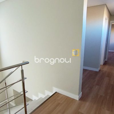 Casa com 178m², 3 quartos (sendo 3 suítes), 1 garagem, no bairro Rio Tavares em Florianópolis