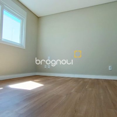 Casa com 178m², 3 quartos (sendo 3 suítes), 1 garagem, no bairro Rio Tavares em Florianópolis