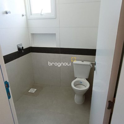 Casa com 178m², 3 quartos (sendo 3 suítes), 1 garagem, no bairro Rio Tavares em Florianópolis