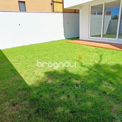 Casa com 178m², 3 quartos (sendo 3 suítes), 1 garagem, no bairro Rio Tavares em Florianópolis