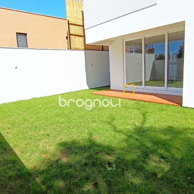 Casa com 178m², 3 quartos (sendo 3 suítes), 1 garagem, no bairro Rio Tavares em Florianópolis