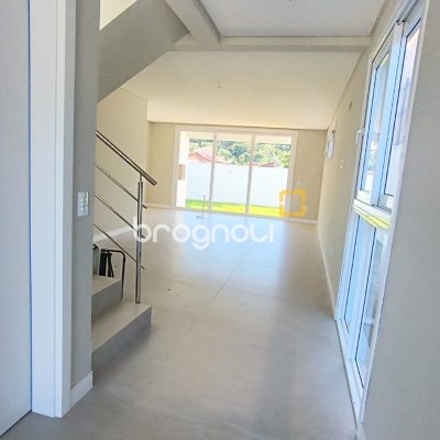 Casa com 178m², 3 quartos (sendo 3 suítes), 1 garagem, no bairro Rio Tavares em Florianópolis