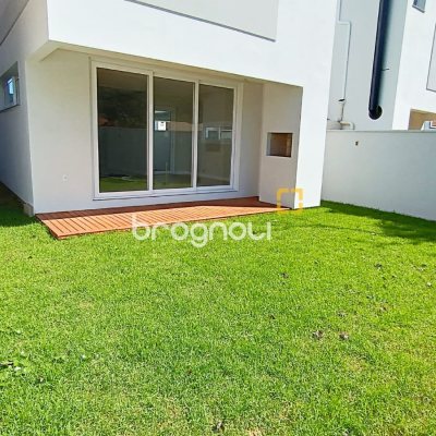 Casa com 178m², 3 quartos (sendo 3 suítes), 1 garagem, no bairro Rio Tavares em Florianópolis