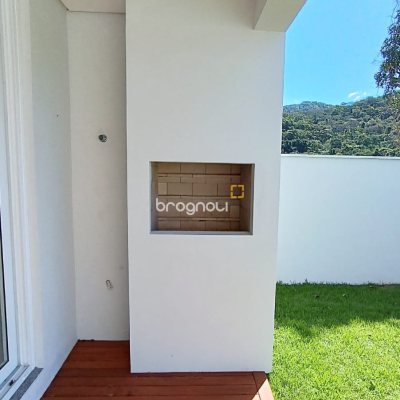 Casa com 178m², 3 quartos (sendo 3 suítes), 1 garagem, no bairro Rio Tavares em Florianópolis