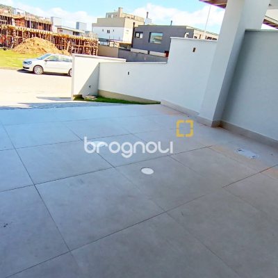 Casa com 178m², 3 quartos (sendo 3 suítes), 1 garagem, no bairro Rio Tavares em Florianópolis