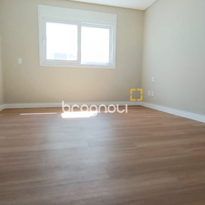 Casa com 178m², 3 quartos (sendo 3 suítes), 1 garagem, no bairro Rio Tavares em Florianópolis