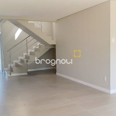 Casa com 178m², 3 quartos (sendo 3 suítes), 1 garagem, no bairro Rio Tavares em Florianópolis