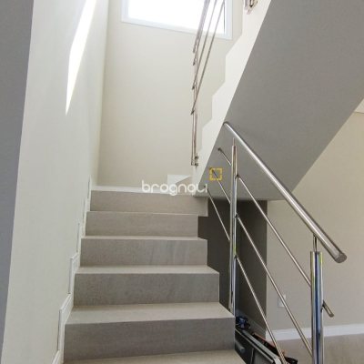 Casa com 178m², 3 quartos (sendo 3 suítes), 1 garagem, no bairro Rio Tavares em Florianópolis