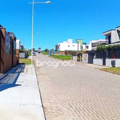 Casa com 178m², 3 quartos (sendo 3 suítes), 1 garagem, no bairro Rio Tavares em Florianópolis
