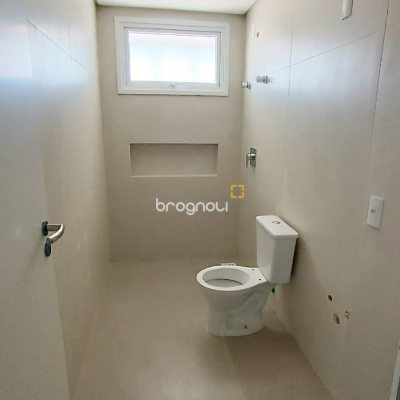 Casa com 178m², 3 quartos (sendo 3 suítes), 1 garagem, no bairro Rio Tavares em Florianópolis