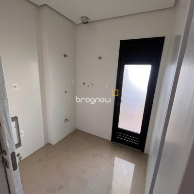 Apartamento com 154m², 4 quartos (sendo 4 suítes), 2 garagens, no bairro Floresta em São José