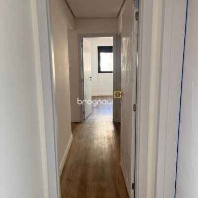 Apartamento com 154m², 4 quartos (sendo 4 suítes), 2 garagens, no bairro Floresta em São José