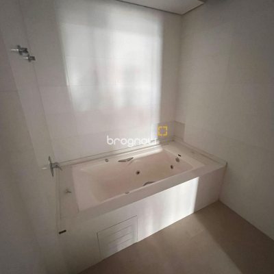 Apartamento com 154m², 4 quartos (sendo 4 suítes), 2 garagens, no bairro Floresta em São José