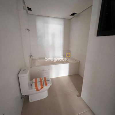 Apartamento com 154m², 4 quartos (sendo 4 suítes), 2 garagens, no bairro Floresta em São José