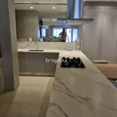 Apartamento com 154m², 4 quartos (sendo 4 suítes), 2 garagens, no bairro Floresta em São José