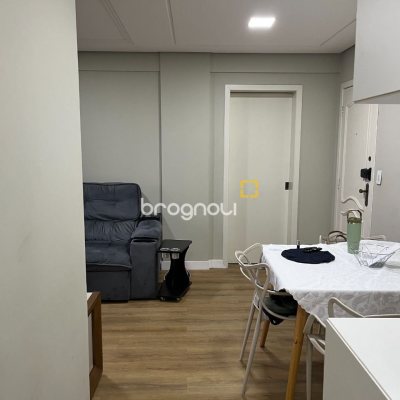 Apartamento com 57m², 2 quartos, 1 garagem, no bairro Barreiros em São José
