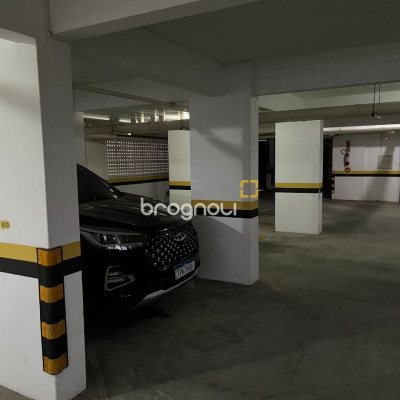 Apartamento com 57m², 2 quartos, 1 garagem, no bairro Barreiros em São José