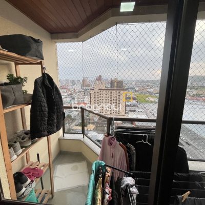 Apartamento com 57m², 2 quartos, 1 garagem, no bairro Barreiros em São José