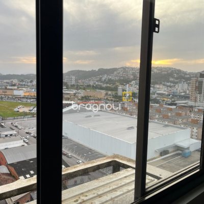 Apartamento com 57m², 2 quartos, 1 garagem, no bairro Barreiros em São José