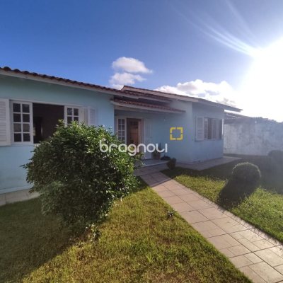 Casa com 178m², 3 quartos (sendo 1 suíte), 2 garagens, no bairro Ingleses do Rio Vermelho em Florianópolis