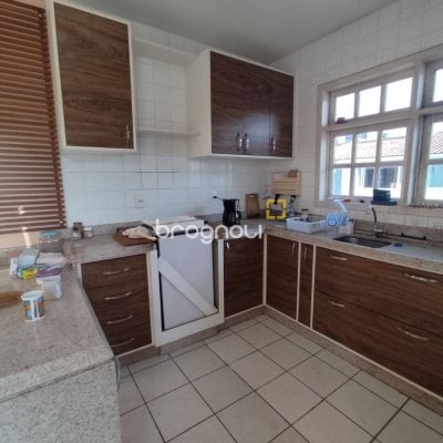 Casa com 178m², 3 quartos (sendo 1 suíte), 2 garagens, no bairro Ingleses do Rio Vermelho em Florianópolis