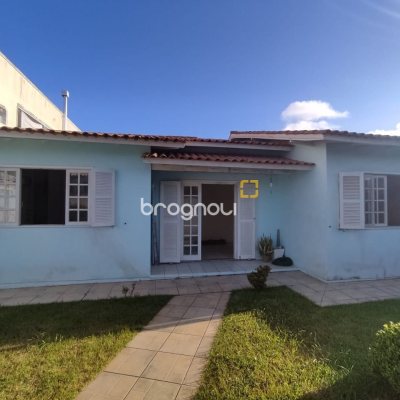 Casa com 178m², 3 quartos (sendo 1 suíte), 2 garagens, no bairro Ingleses do Rio Vermelho em Florianópolis