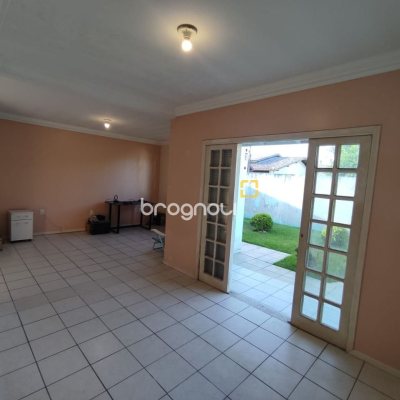 Casa com 178m², 3 quartos (sendo 1 suíte), 2 garagens, no bairro Ingleses do Rio Vermelho em Florianópolis