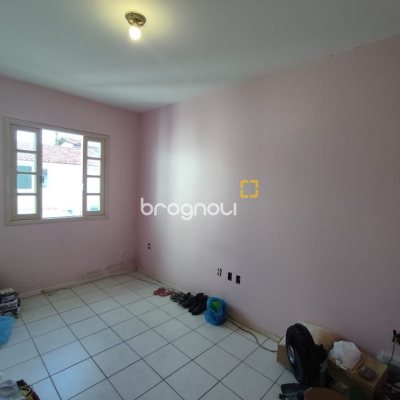 Casa com 178m², 3 quartos (sendo 1 suíte), 2 garagens, no bairro Ingleses do Rio Vermelho em Florianópolis