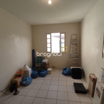 Casa com 178m², 3 quartos (sendo 1 suíte), 2 garagens, no bairro Ingleses do Rio Vermelho em Florianópolis