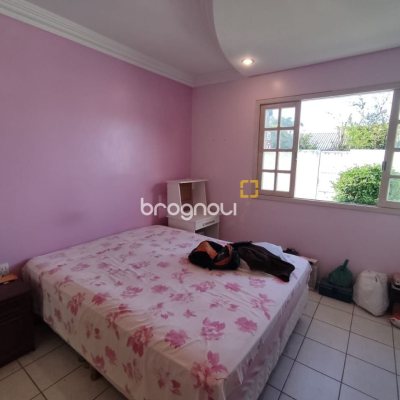 Casa com 178m², 3 quartos (sendo 1 suíte), 2 garagens, no bairro Ingleses do Rio Vermelho em Florianópolis