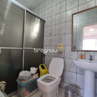 Casa com 178m², 3 quartos (sendo 1 suíte), 2 garagens, no bairro Ingleses do Rio Vermelho em Florianópolis