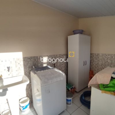 Casa com 178m², 3 quartos (sendo 1 suíte), 2 garagens, no bairro Ingleses do Rio Vermelho em Florianópolis
