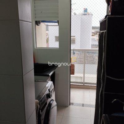 Apartamento com 72m², 2 quartos, 1 garagem, no bairro Ipiranga em São José
