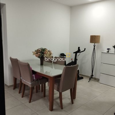Apartamento com 72m², 2 quartos, 1 garagem, no bairro Ipiranga em São José