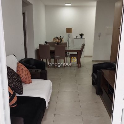 Apartamento com 72m², 2 quartos, 1 garagem, no bairro Ipiranga em São José
