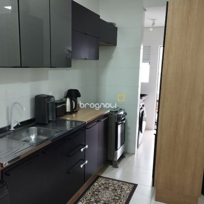 Apartamento com 72m², 2 quartos, 1 garagem, no bairro Ipiranga em São José
