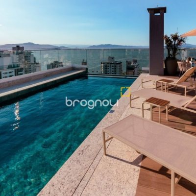 Apartamento com 181m², 3 quartos (sendo 3 suítes), 3 garagens, no bairro Centro em Florianópolis